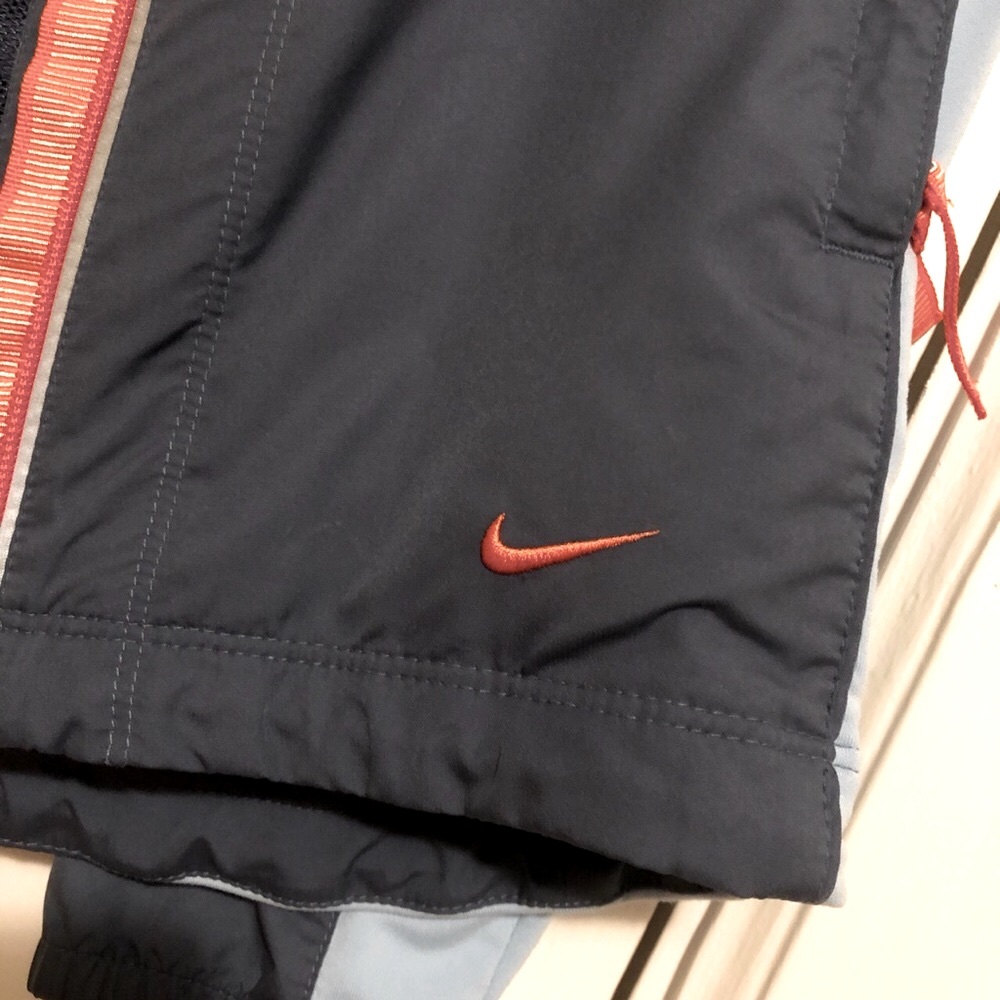 Nike women’s windbreaker